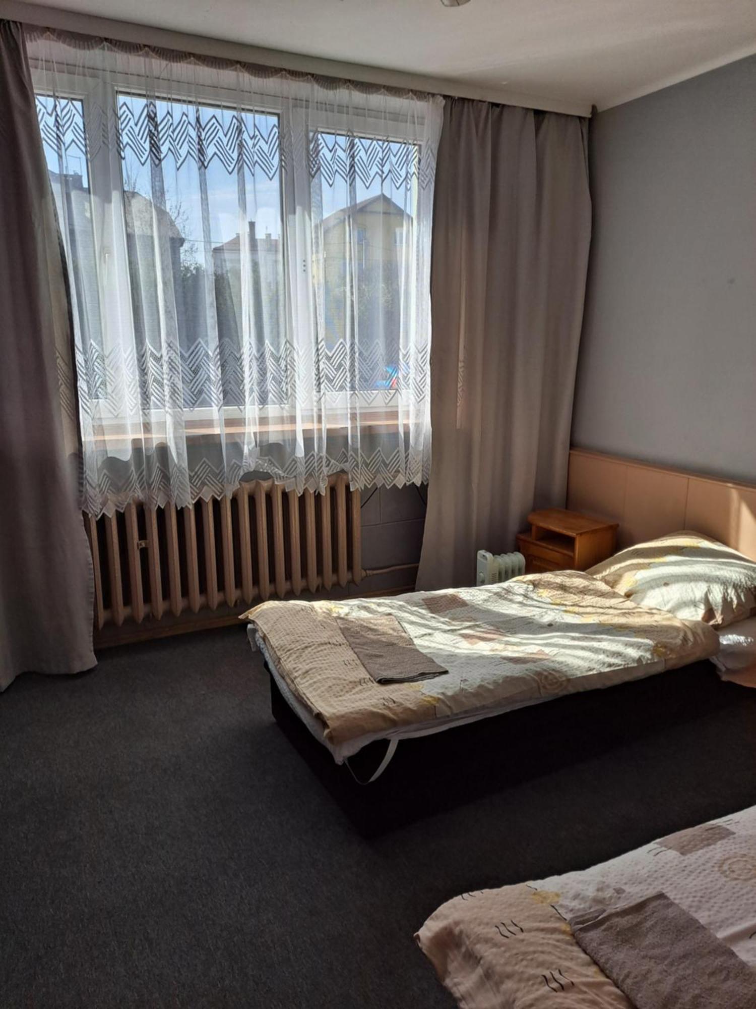 Karet Obiekt Hotelowy Skoczów Buitenkant foto
