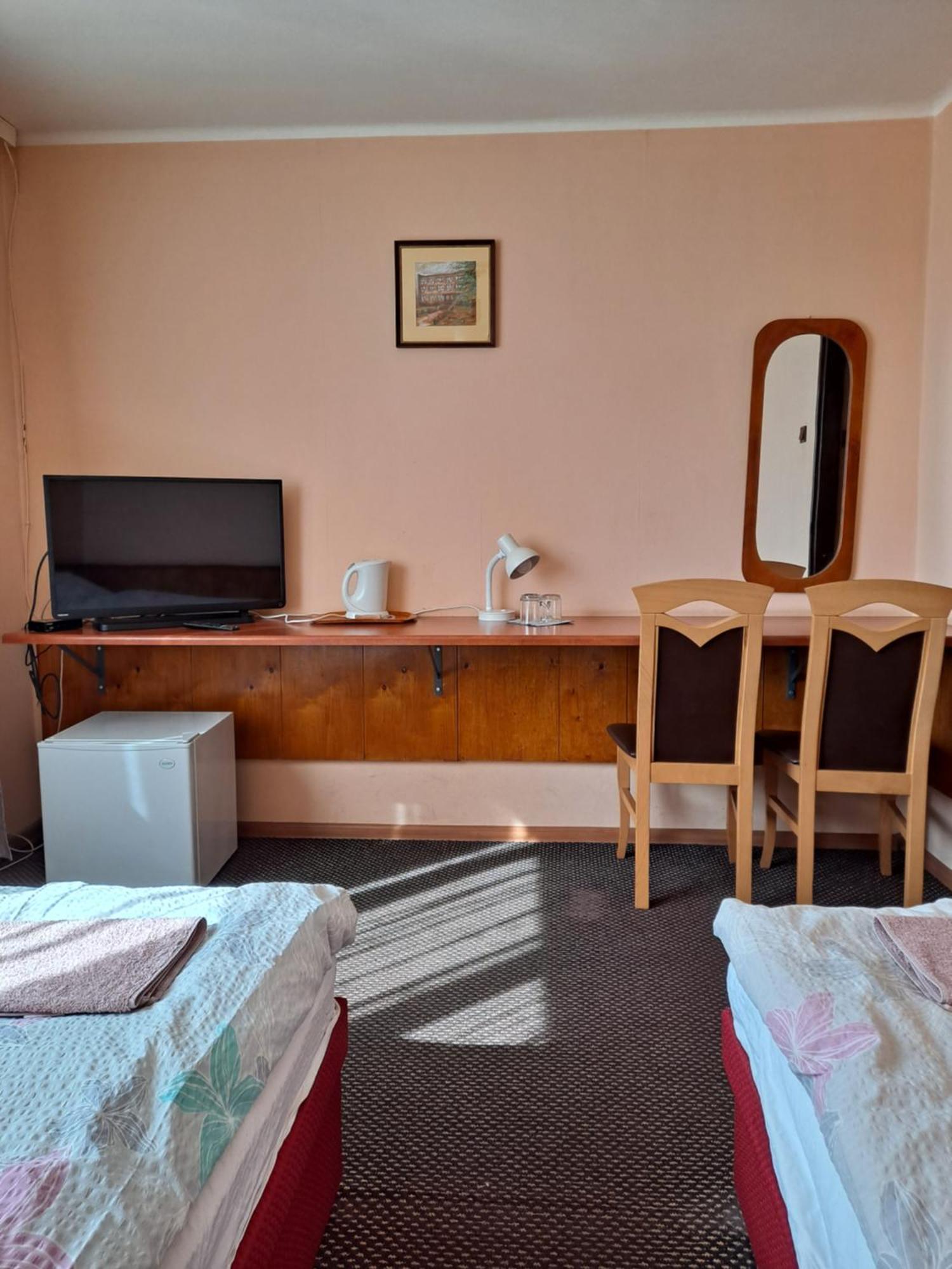 Karet Obiekt Hotelowy Skoczów Buitenkant foto