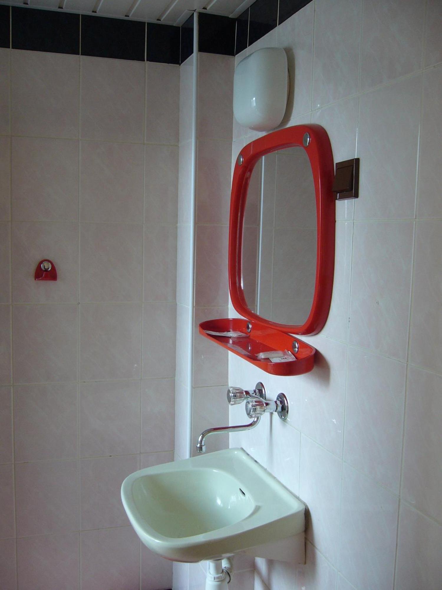 Karet Obiekt Hotelowy Skoczów Buitenkant foto