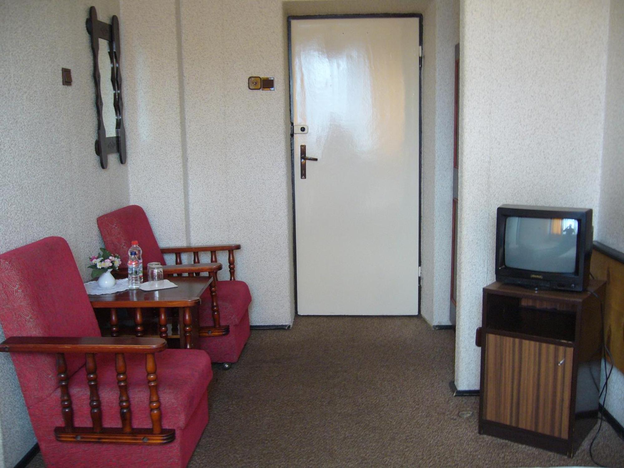 Karet Obiekt Hotelowy Skoczów Buitenkant foto