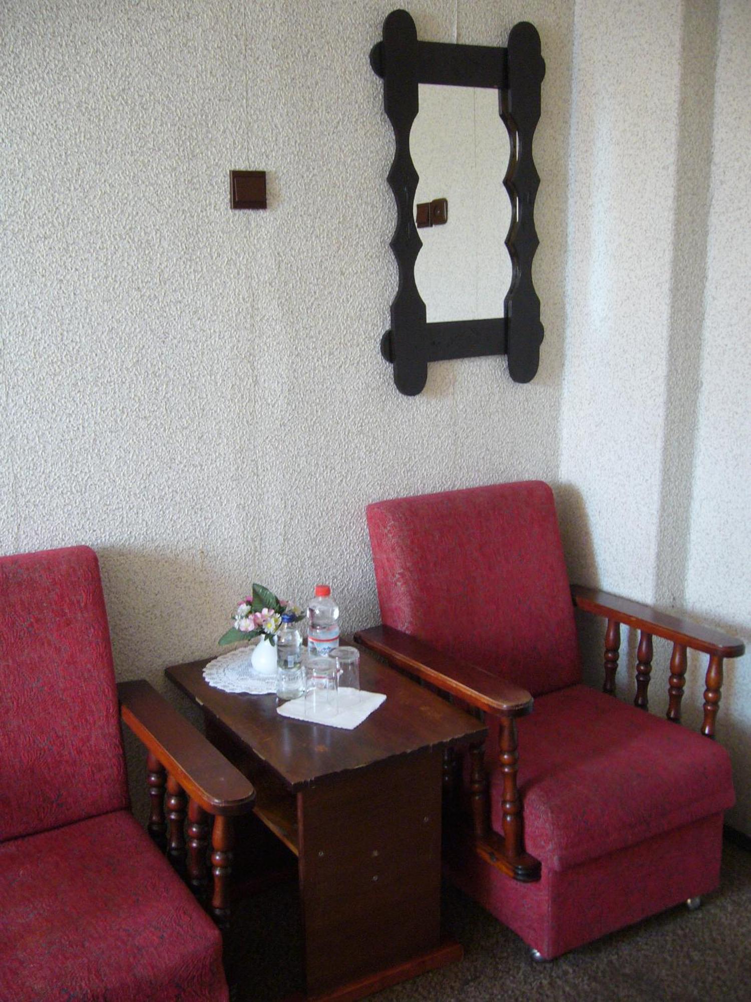 Karet Obiekt Hotelowy Skoczów Buitenkant foto