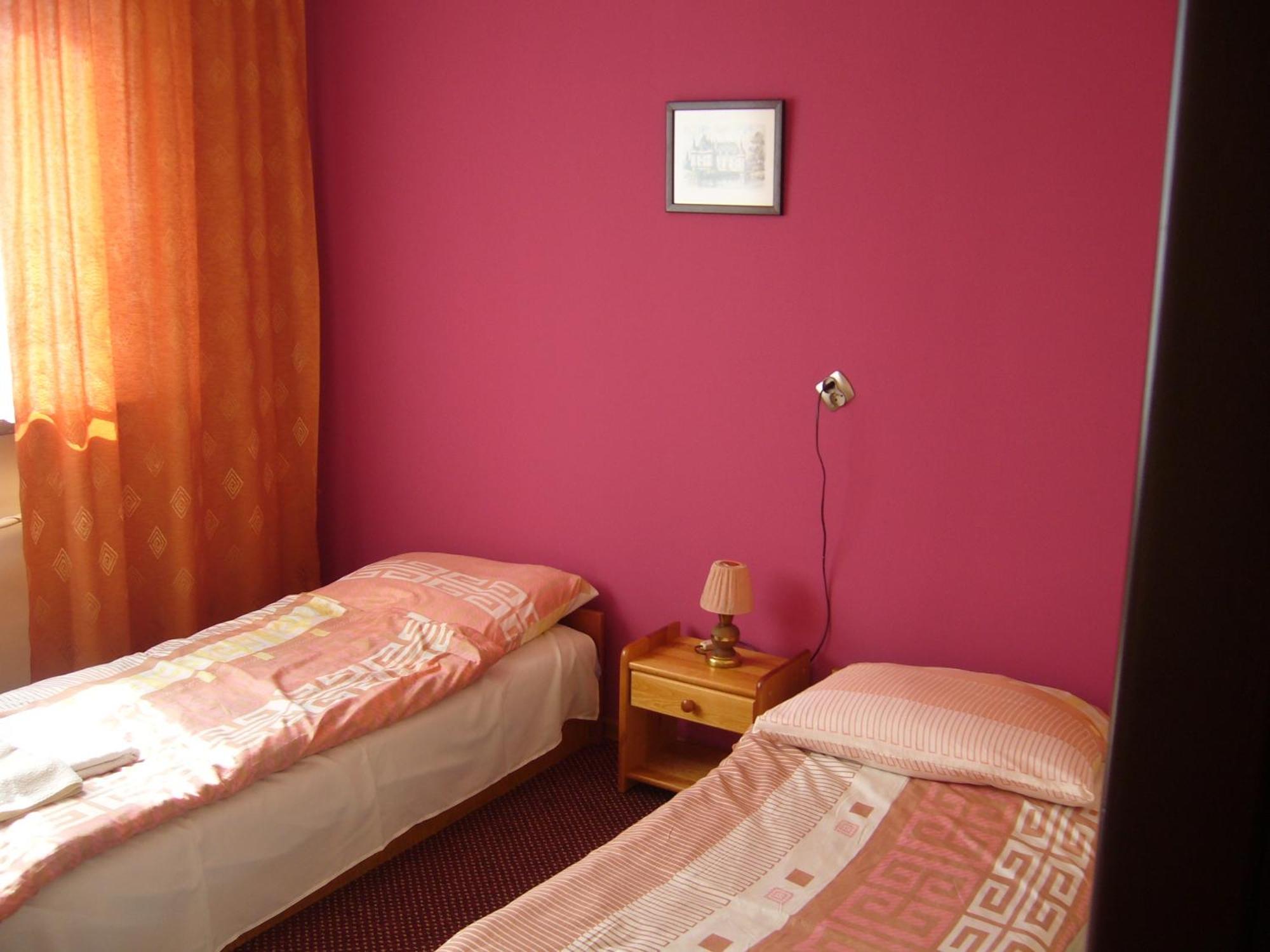 Karet Obiekt Hotelowy Skoczów Buitenkant foto