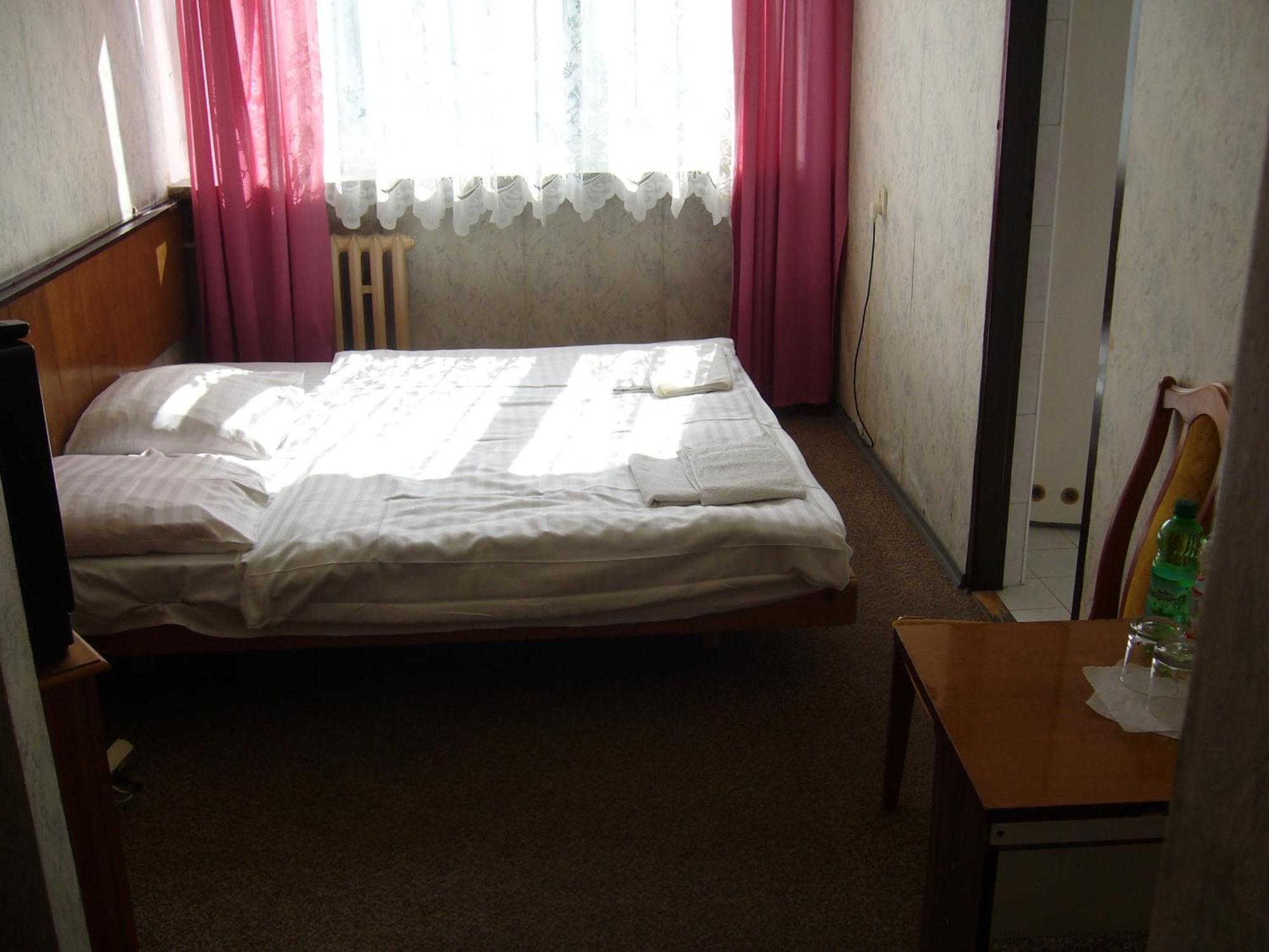 Karet Obiekt Hotelowy Skoczów Buitenkant foto
