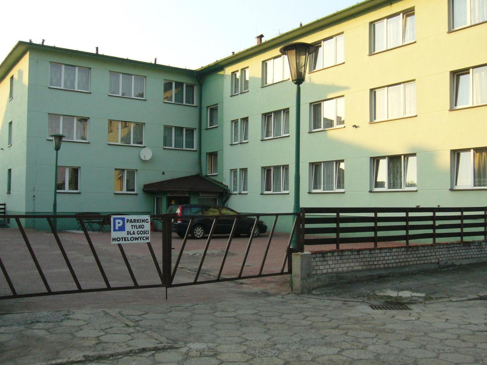 Karet Obiekt Hotelowy Skoczów Buitenkant foto