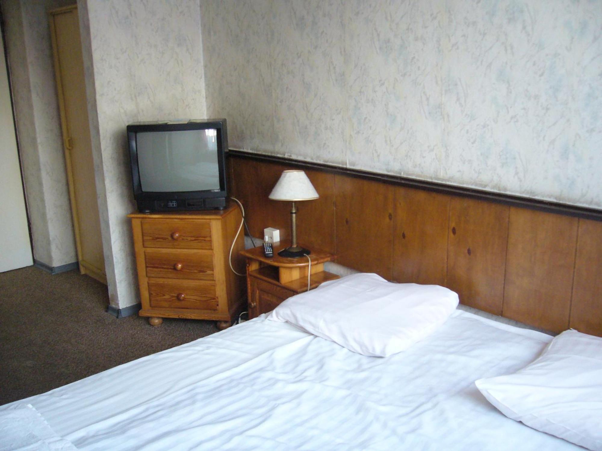 Karet Obiekt Hotelowy Skoczów Buitenkant foto
