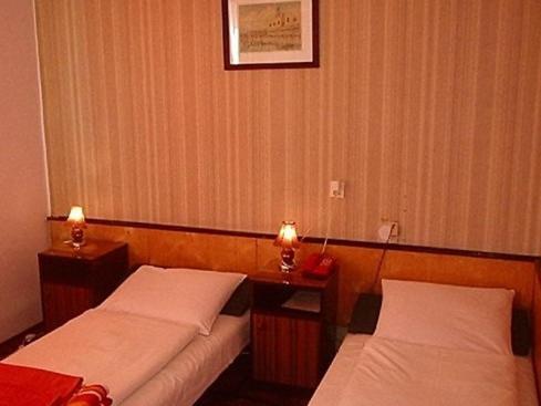 Karet Obiekt Hotelowy Skoczów Buitenkant foto